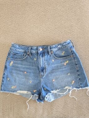American Eagle Mom Short Emroidered Floral Flowers Raw Hem Jean Shorts - Size 8